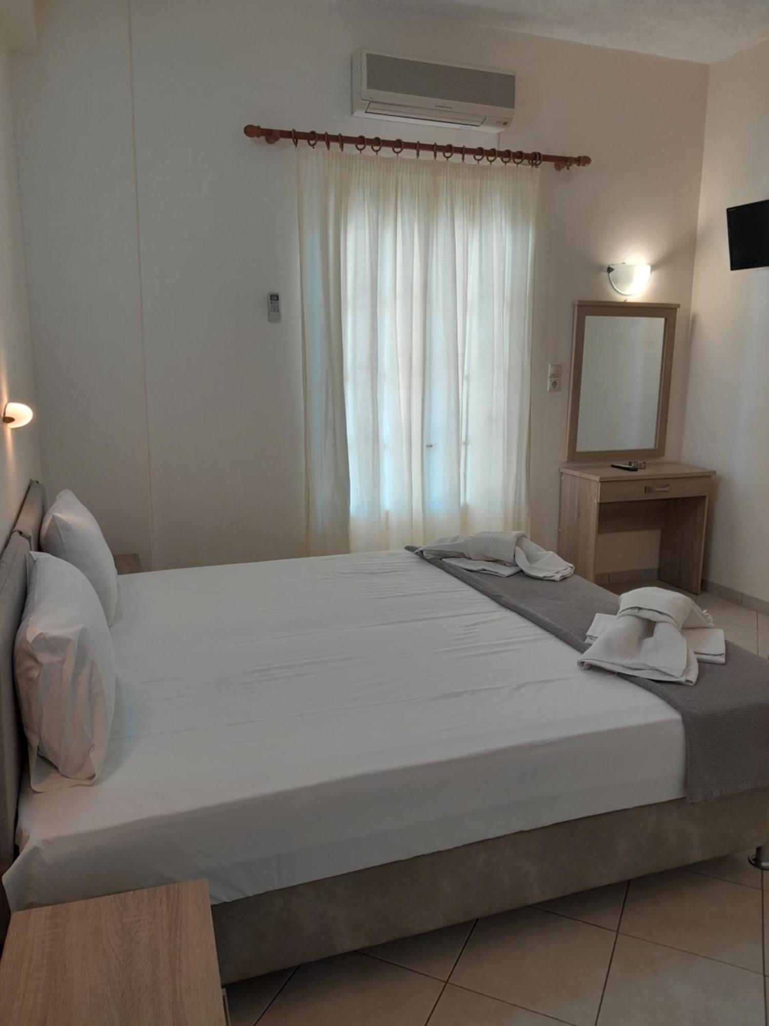 Barbara II Hotel Ajía Marína Kültér fotó